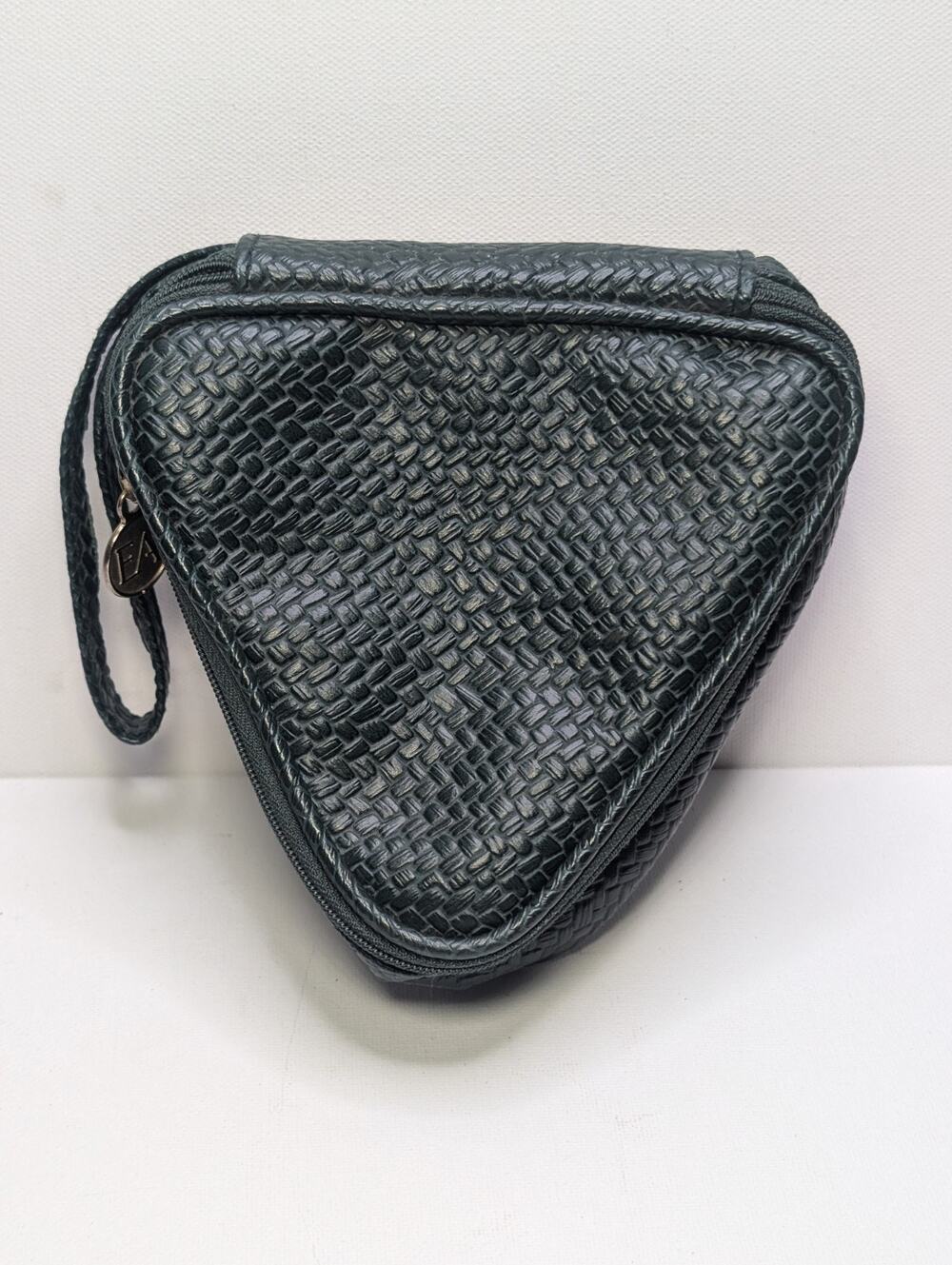 Elizabeth Arden Triangle Travel Cosmetic Bag Black Textured Zip Case EUC